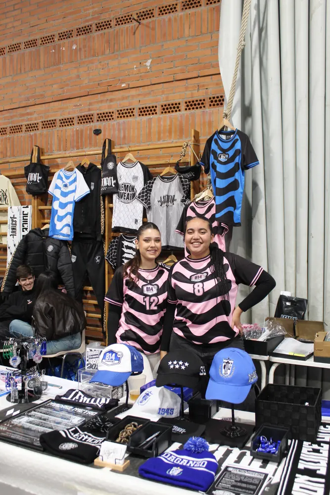 Stand de 814 con camisetas