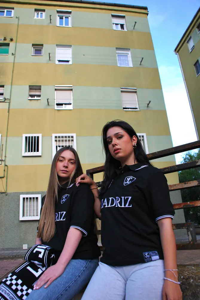 Dos chicas con el Polo Madriz