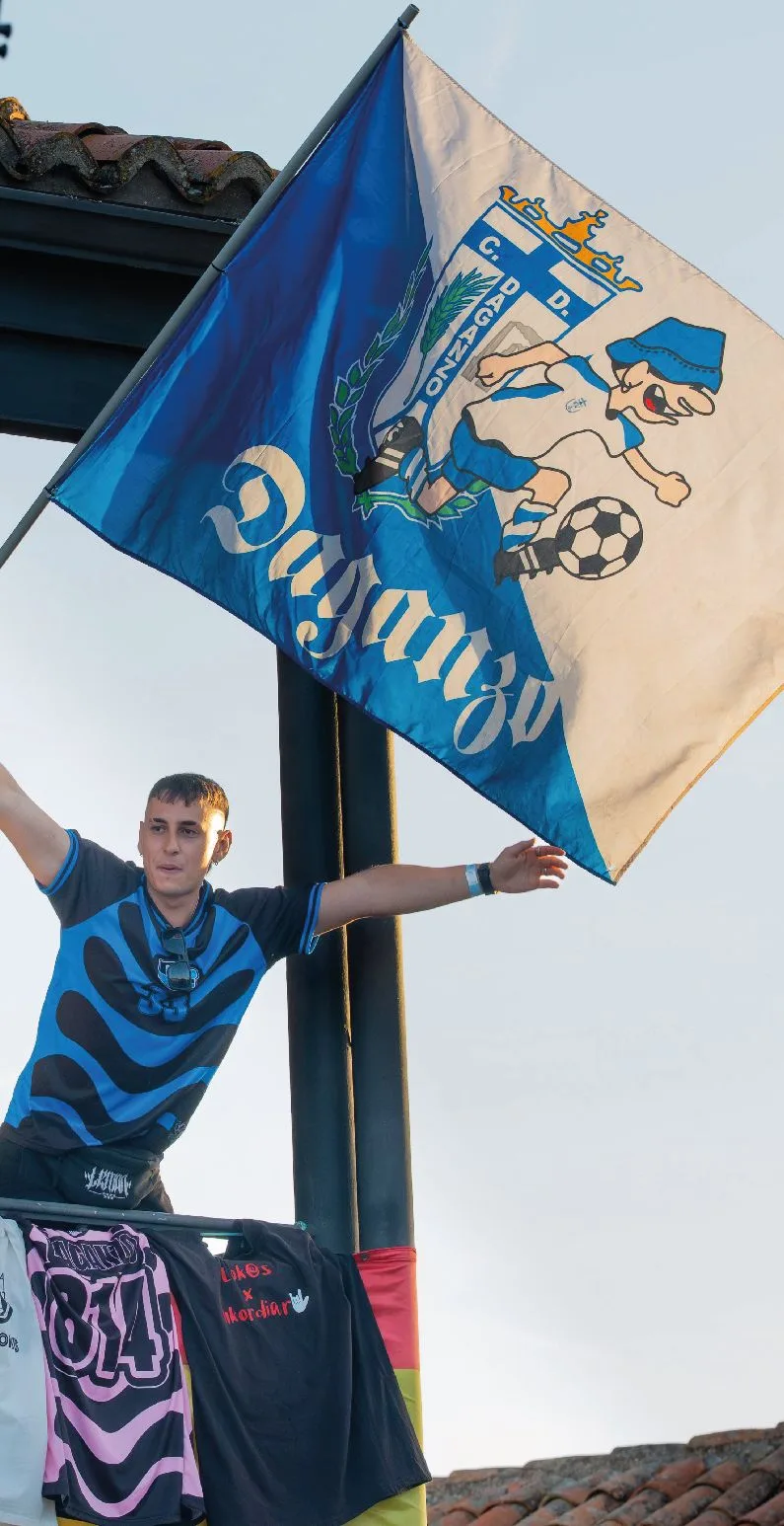 Bandera y camiseta del club de Daganzo hechas por Work B2B