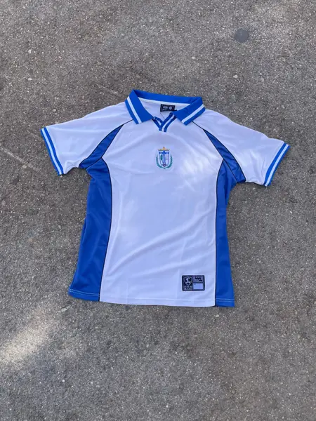 Equipación blanca y azul del C.D. Daganzo